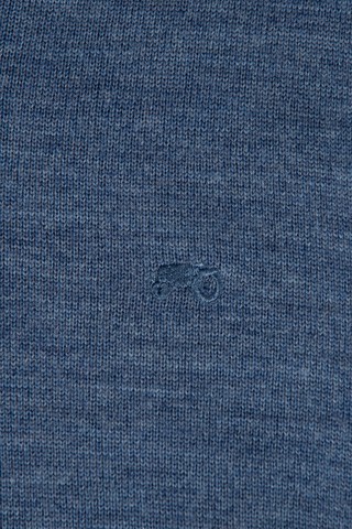 Trond V-Neck